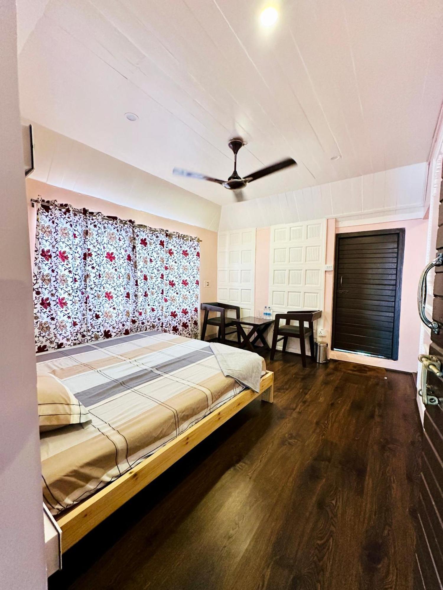 The Chinar Retreat Hut Hotel Srīnagar Екстериор снимка